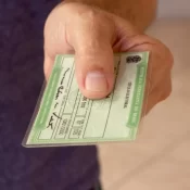 Prazo para tirar e regularizar título de eleitor vai até 6 de maio