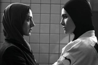 Zar Amir Ebrahimi e Arienne Mandi em cena de