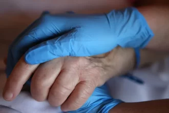 Vírus sincicial também traz risco para idosos, alertam especialistas