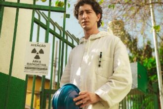 Johnny Massaro em cena de