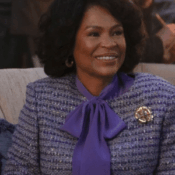 Atriz que viveu mãe de Michael Jackson ganhou menos que atores, diz site