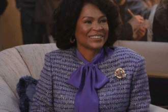 Atriz que viveu mãe de Michael Jackson ganhou menos que atores, diz site