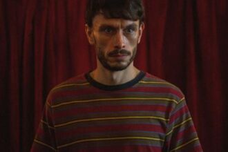 Richard Gadd em cena de "Bebê Rena", da Netflix