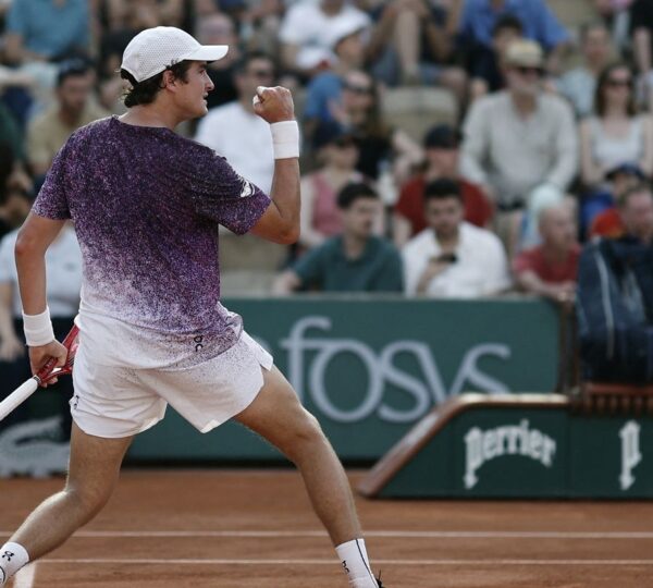 João Fonseca estreia com vitória no torneio de Roland Garros