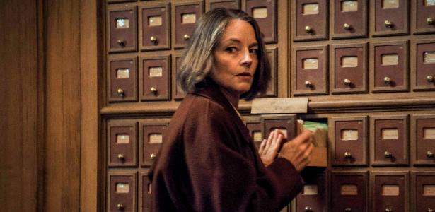 Jodie Foster interpreta a psiquiatra Lilian Steiner, desconfiada que uma paciente foi assassinada