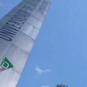 PM usa bombas, 'corredor polonês' e gás para desocupar reitoria da USP