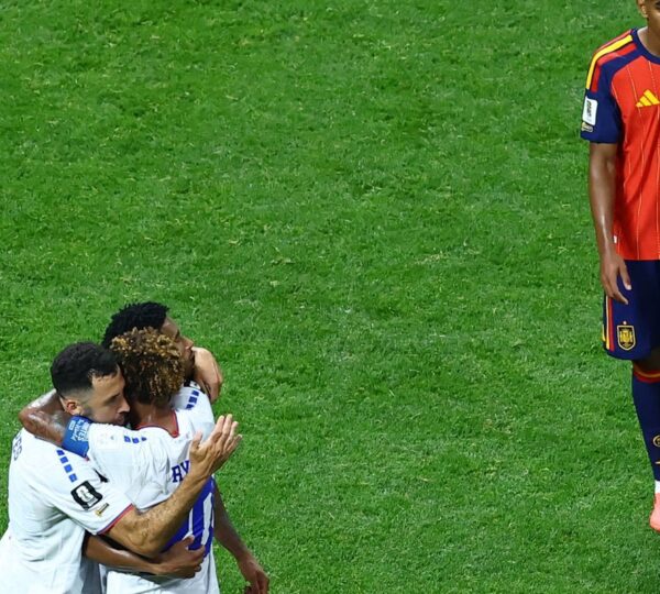 Cabo Verde segura Espanha e estreia em Copas com empate histórico