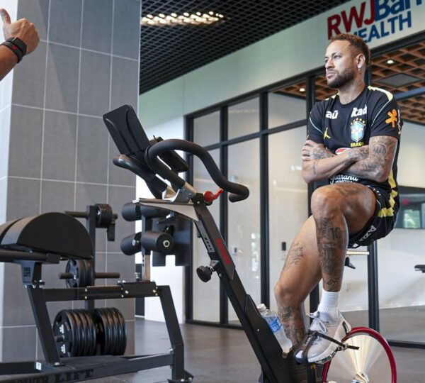 Copa do Mundo: exames de Neymar apontam 'boa evolução' , afirma CBF