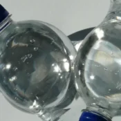 Crystal recolhe lote de água mineral após identificação de bactéria, diz Anvisa