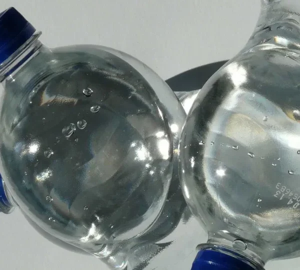Crystal recolhe lote de água mineral após identificação de bactéria, diz Anvisa