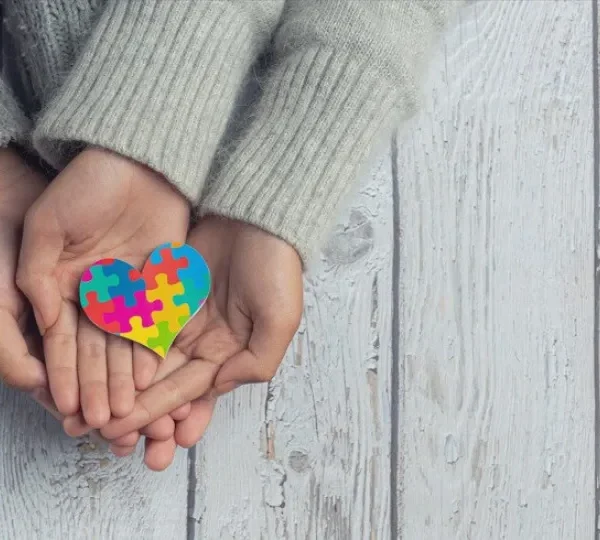Dia do orgulho autista: saiba os direitos dos alunos na escola