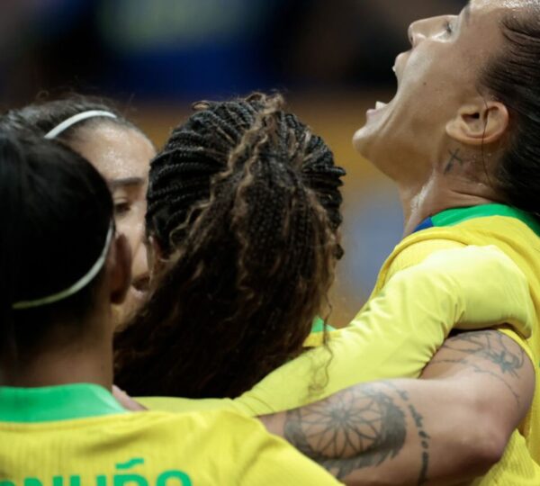 Em virada relâmpago, seleção brasileira feminina vence Estados Unidos