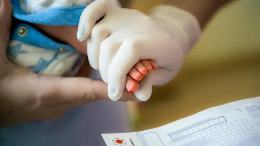 Gêmeos siameses ligados pelo abdômen morrem em Goiânia após infecção