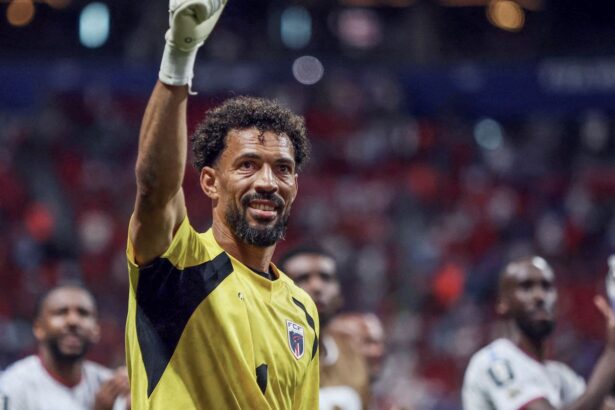 Goleiro Vozinha brilha contra a Espanha e vira destaque na Copa