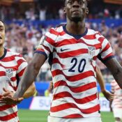 Herói na estreia dos EUA na Copa, Balogun nasceu no país por acaso
