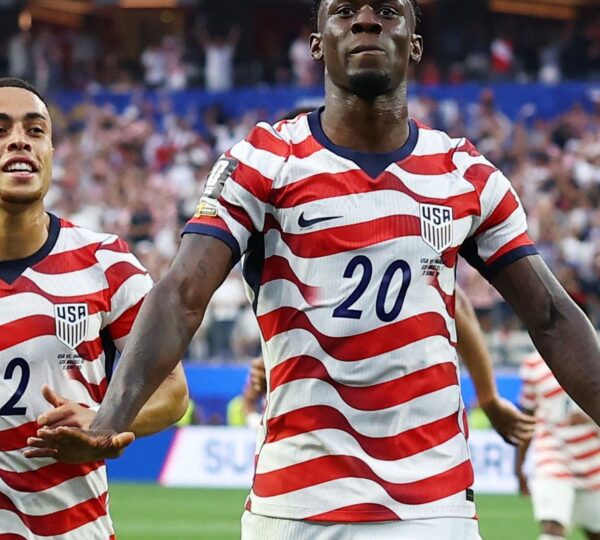 Herói na estreia dos EUA na Copa, Balogun nasceu no país por acaso