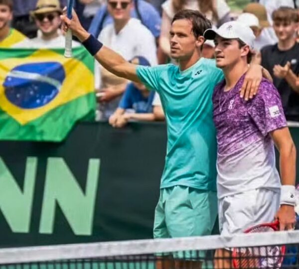 João Fonseca fica com o vice na chave de duplas do ATP 500 de Halle