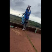 Jovem de 21 anos morre após ser lançada sem cordas em "bungee jumping"