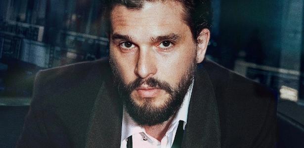 Kit Harington falou sobre a experiência de fazer par romântico com Sophie Turner em