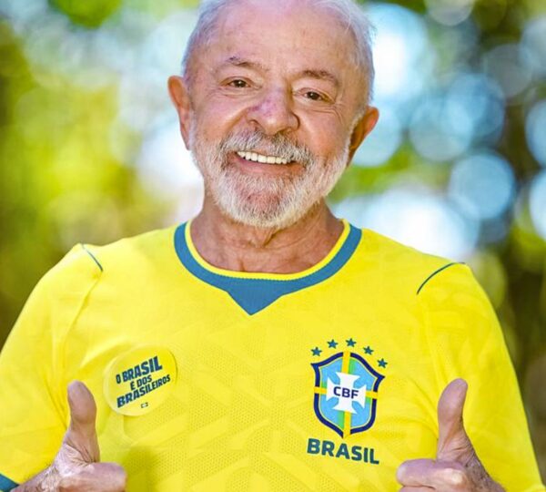 Lula pede para seleção do Brasil “jogar com a alma” na Copa do Mundo