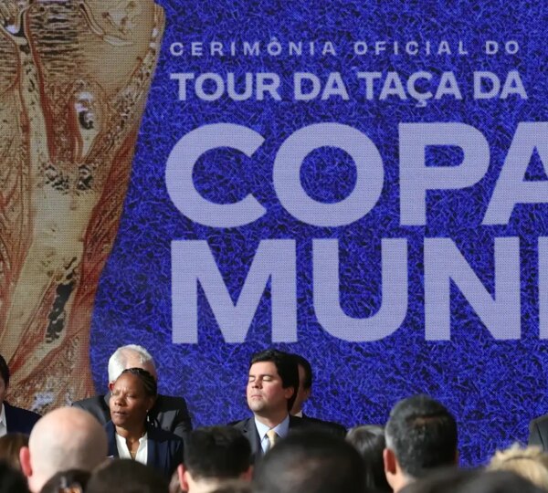 Lula sanciona lei da Copa do Mundo Feminina e reconhece pioneiras