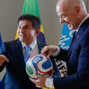 Ministro do Esporte entrega marco regulatório da Copa Feminina à Fifa