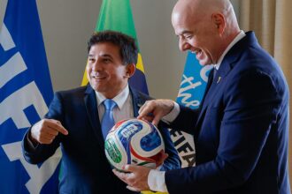 Ministro do Esporte entrega marco regulatório da Copa Feminina à Fifa