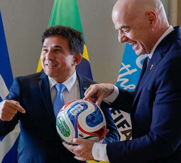 Ministro do Esporte entrega marco regulatório da Copa Feminina à Fifa