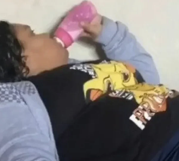 Mulher de 37 anos finge ter 12 e é adotada por família em Santa Catarina