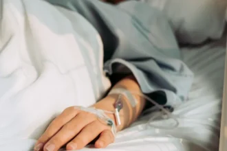 Mulher morre após passar duas vezes por UPA em SP; família cita negligência