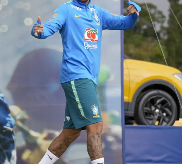 Neymar não viaja com seleção para Cleveland; segue em tratamento