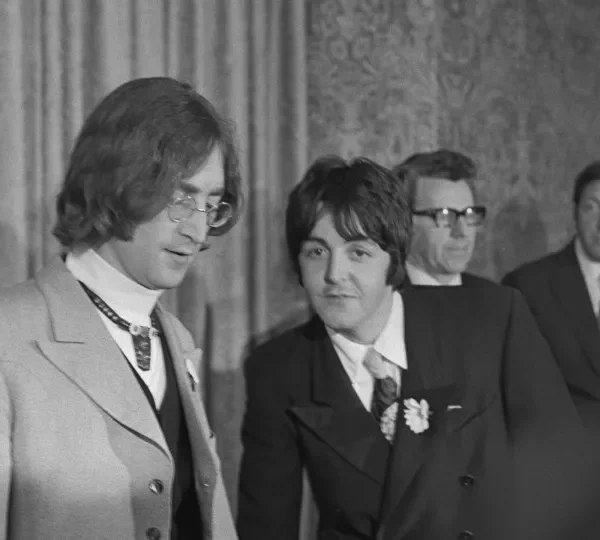 Paul McCartney diz que briga com John Lennon no fim dos Beatles doeu
