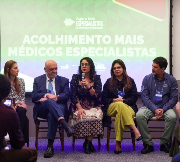 Projeto Mais Médicos Especialistas recebe 50 profissionais no Rio