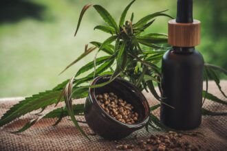 Projeto apoia mães e crianças atípicas tratadas à base de cannabis