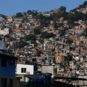 Projeto de turismo em favelas do Rio prepara rota especial para a Copa