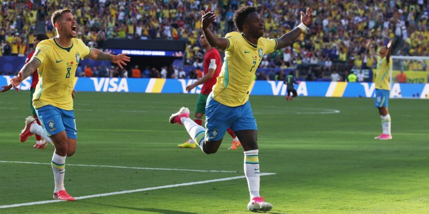 Raphinha, Vini e Douglas Santos se destacam nos números da estreia