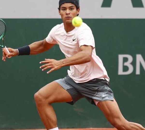 Roland Garros: Luis Guto Miguel bate compatriota e vai à final juvenil