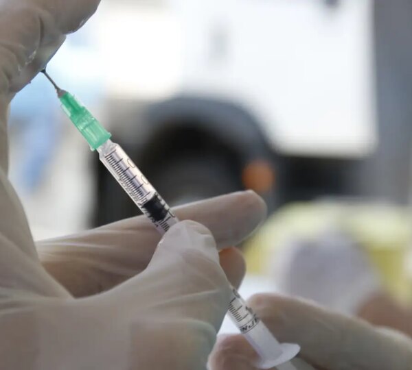 Sarampo: infectologista alerta sobre vacinação em viagens para a Copa