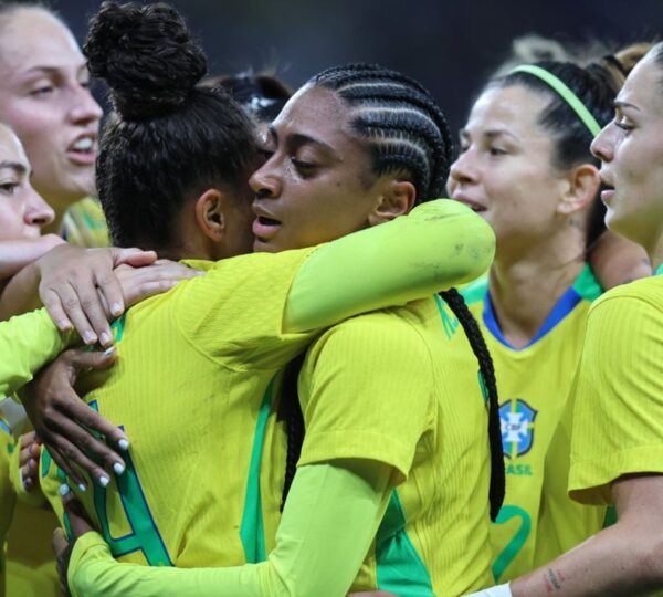 Seleção feminina encara Estados Unidos esta noite em São Paulo