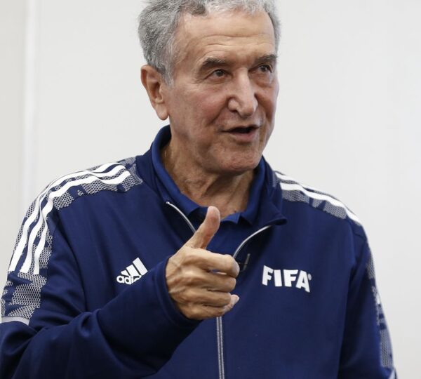 Técnico do tetra, Carlos Alberto Parreira é internado no Rio